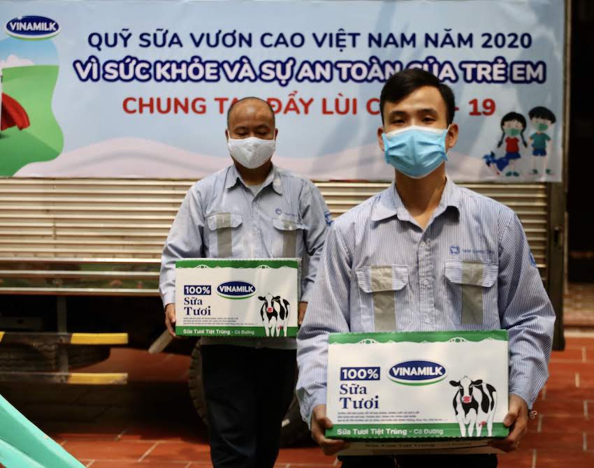 Vinamilk[-]và[-]Quỹ[-]sữa[-]Vươn[-]cao[-]Việt[-]Nam[-]khởi[-]động[-]hành[-]trình[-]mang[-]1,7[-]triệu[-]ly[-]sữa[-]đến[-]với[-]trẻ[-]em[-]khó[-]khăn[-]trên[-]cả[-]nước